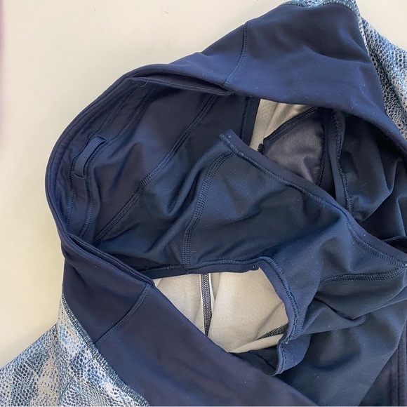 Lululemon || Run Times Short II 4" Mesh Scape Multi / True Navy 8 - Picture 6 of 10